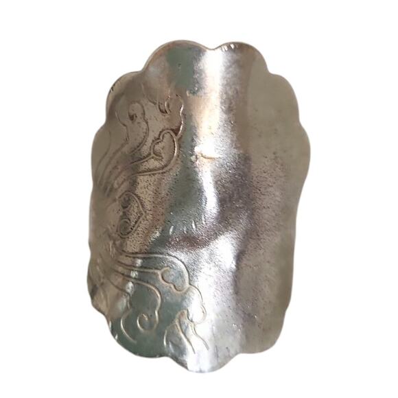 Etched Scalloped Spoon Ring - Picture 2 of 4